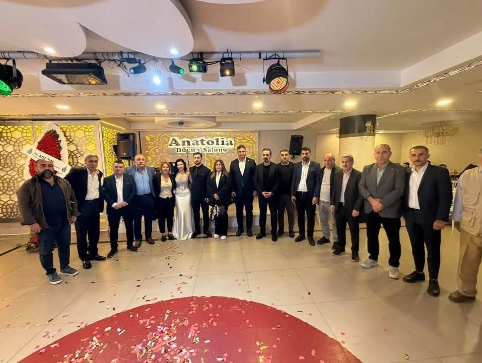 Ali Acar, Efekan ve Ceren’in Nişan Törenine Katıldı: Yıldırım ve Nar Ailelerine Mutluluk Diledi