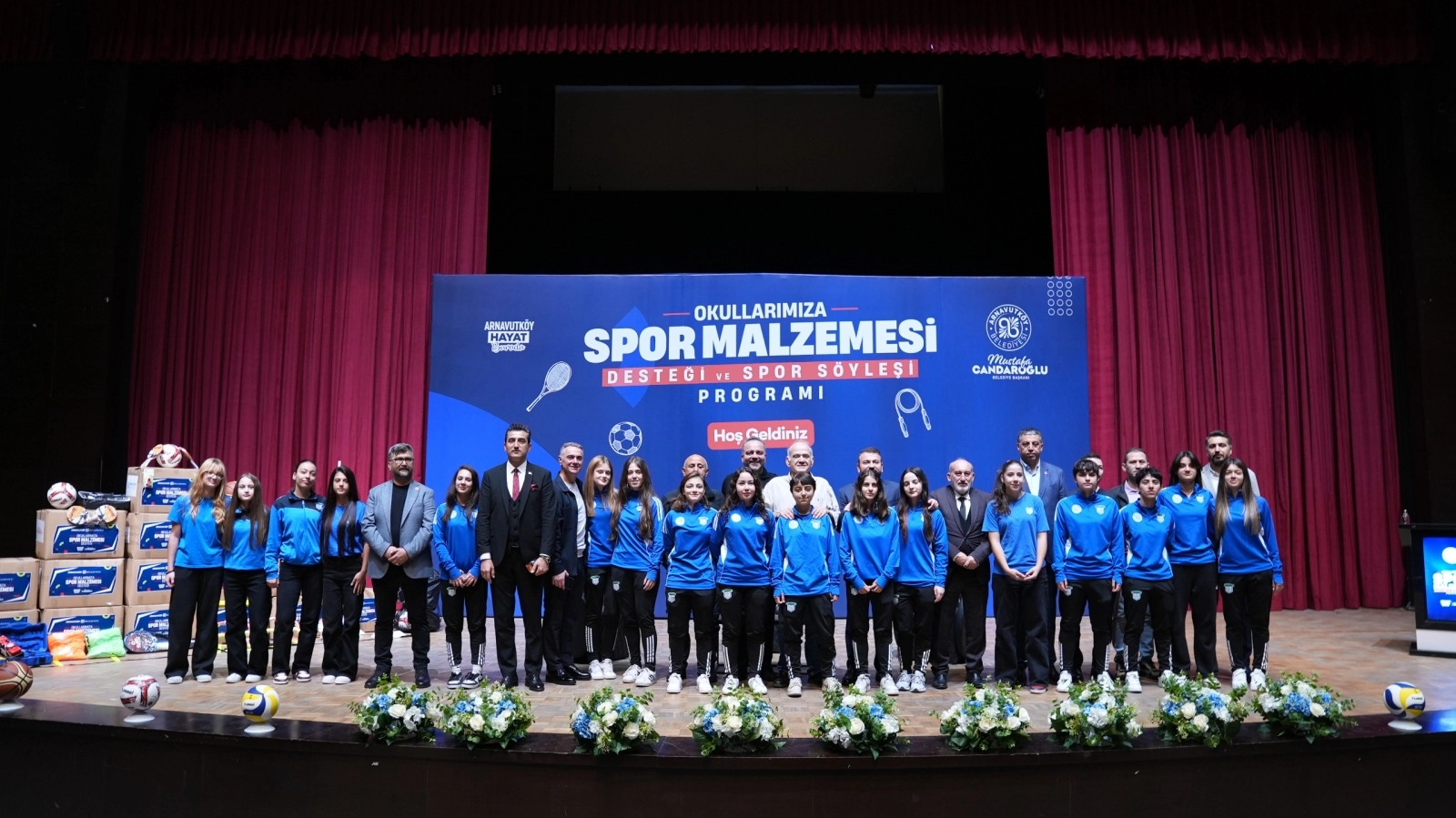 Arnavutköy Belediyesi’nden Okullara 10 Bin Parça Spor Malzemesi Desteği