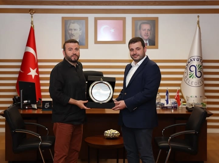 Arnavutköy Belediyesi’ne Uluslararası Gurur: 2026 Altın Küre Ödülü Başkan Mustafa Candaroğlu’na Takdim Edildi