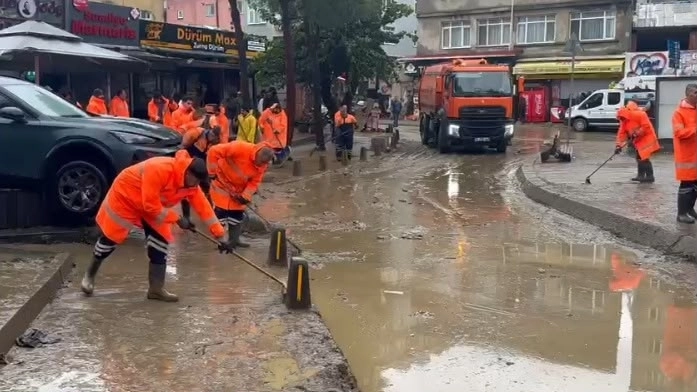 İBB’den İstanbul’da Sel Seferberliği: 19 Bin 761 İhb