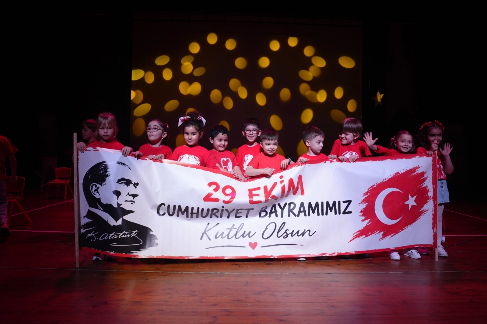 Kartal’da Kreşli Miniklerden Cumhuriyet Coşkusu
