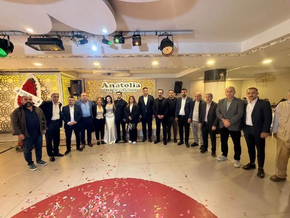 Ali Acar, Efekan ve Ceren’in Nişan Törenine Katıldı: Yıldırım ve Nar Ailelerine Mutluluk Diledi
