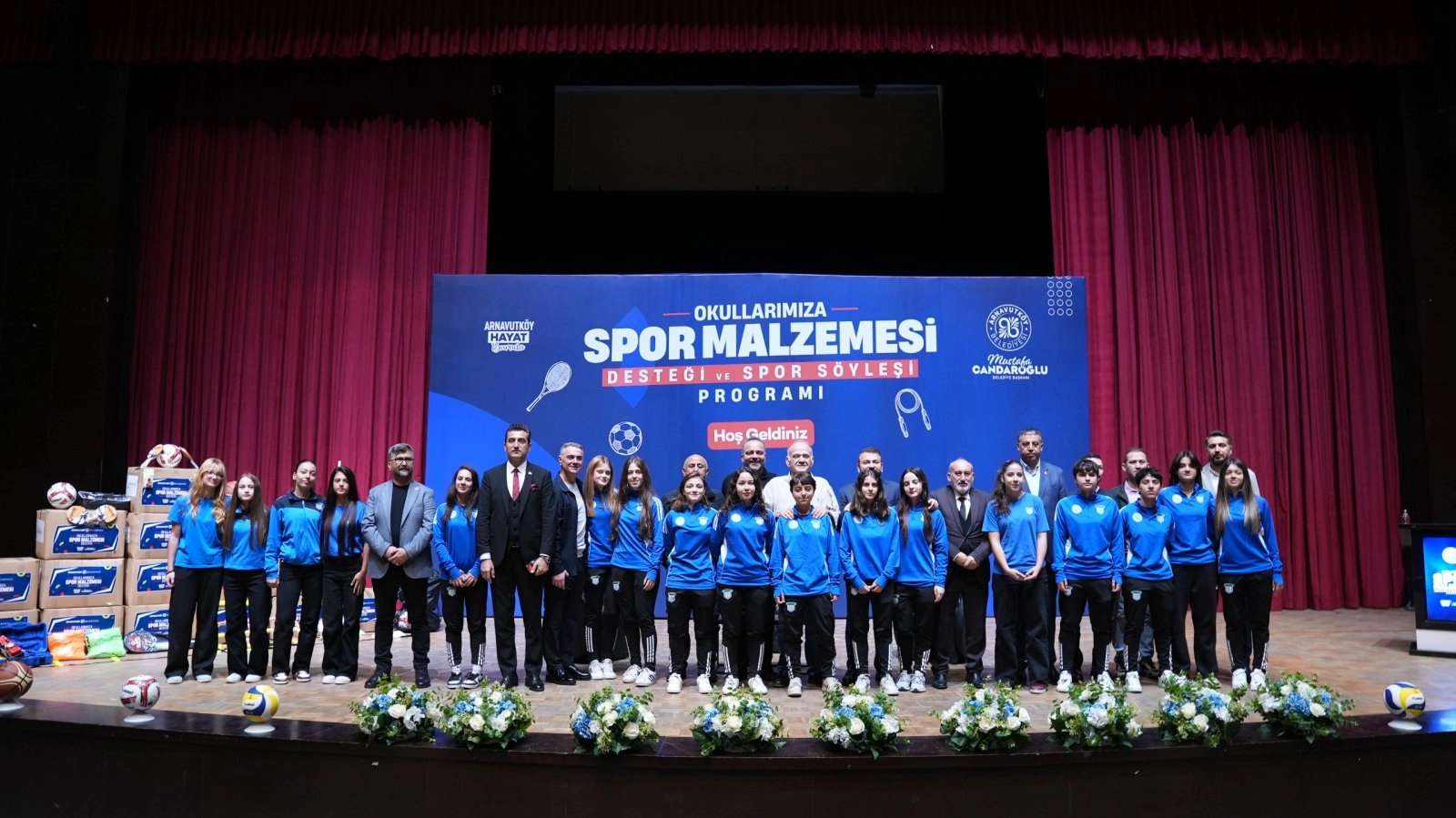 Arnavutköy Belediyesi’nden Okullara 10 Bin Parça Spor Malzemesi Desteği