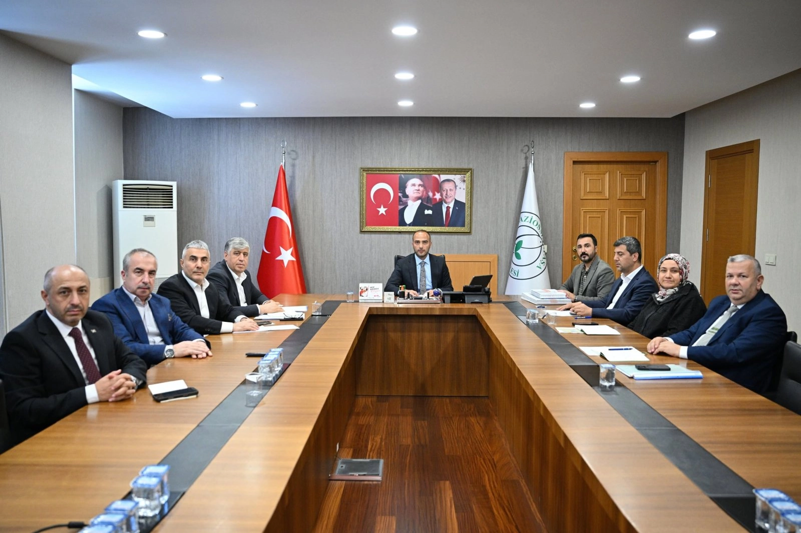 Eray Karadeniz Başkan Yardımcılarıyla Bir Araya Geldi: Gaziosmanpaşa’nın Gündemi Masaya Yatırıldı