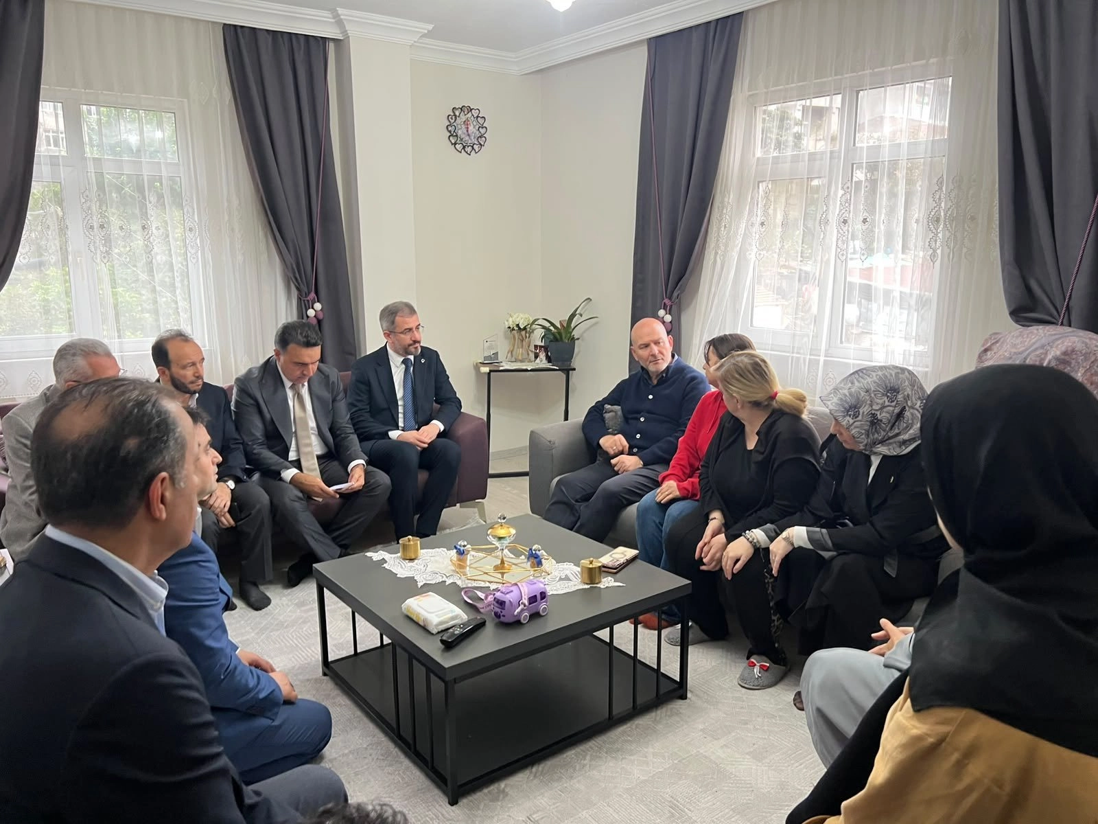 Süleyman Soylu’dan Ayazağa’da Selde Hayatını Kaybedenlerin Ailelerine Taziye