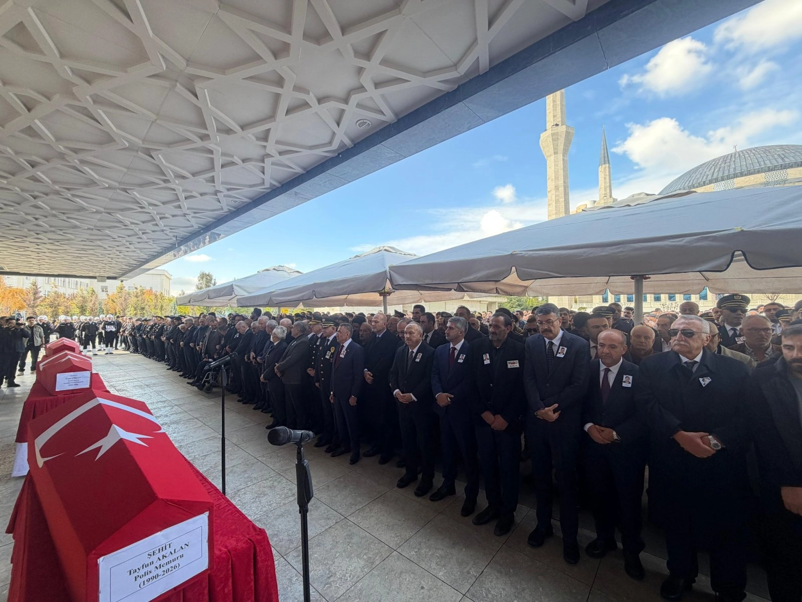Süleyman Soylu, Şehit Polis Tayfun Akalan’ı Son Yolculuğuna Uğurladı