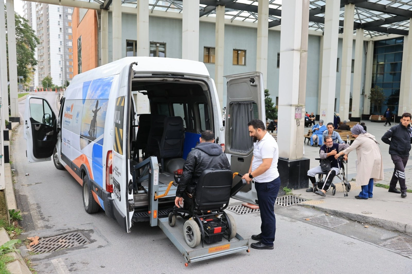 Sultangazi Belediyesi’nden Engelsiz Komşularına Ücretsiz Servis Desteği
