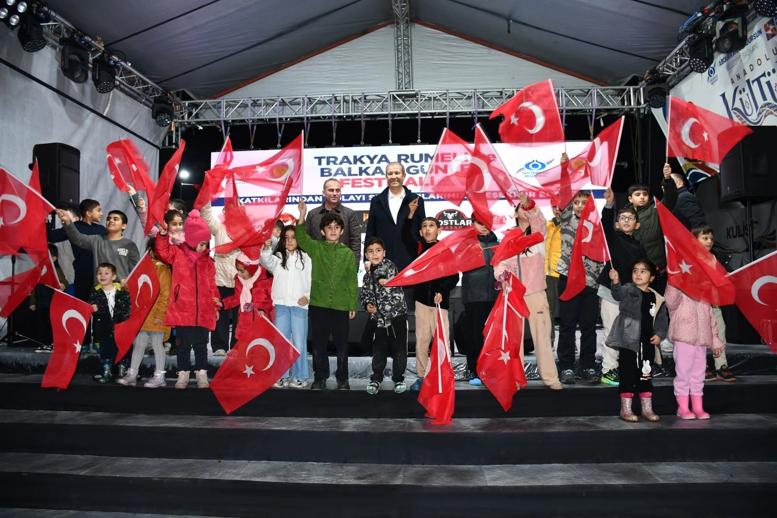 Sultangazi’de Trakya, Rumeli ve Balkan Rüzgârı Esti! Cumhuriyet Coşkusu Geceye Damga Vurdu