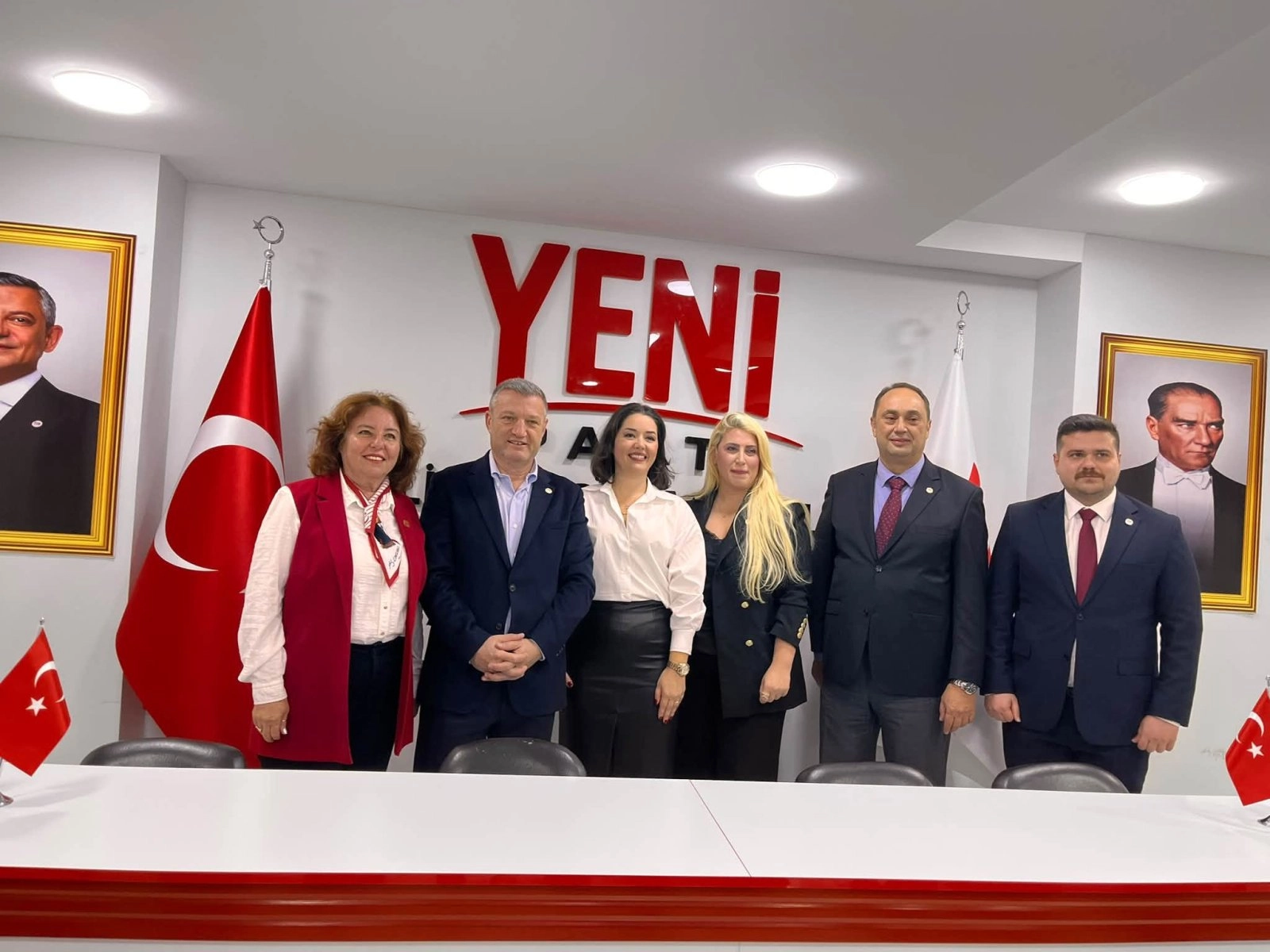 Yeni Parti’de Soner Özimer’in Katılımıyla Rozet Töreni Düzenlendi