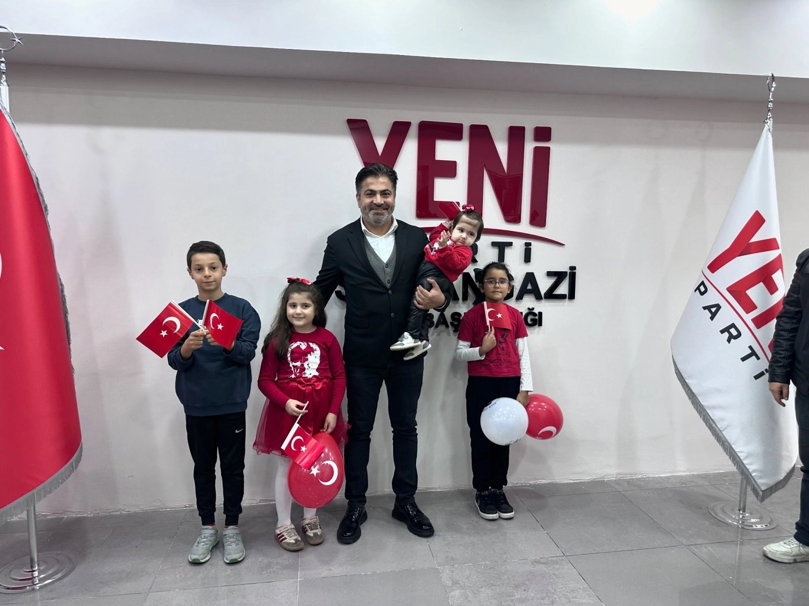 Yeni Parti Sultangazi İlçe Başkanı Kanber Koçak, Cumhuriyet Bayramı’nı Üyeleri ile Kutladı
