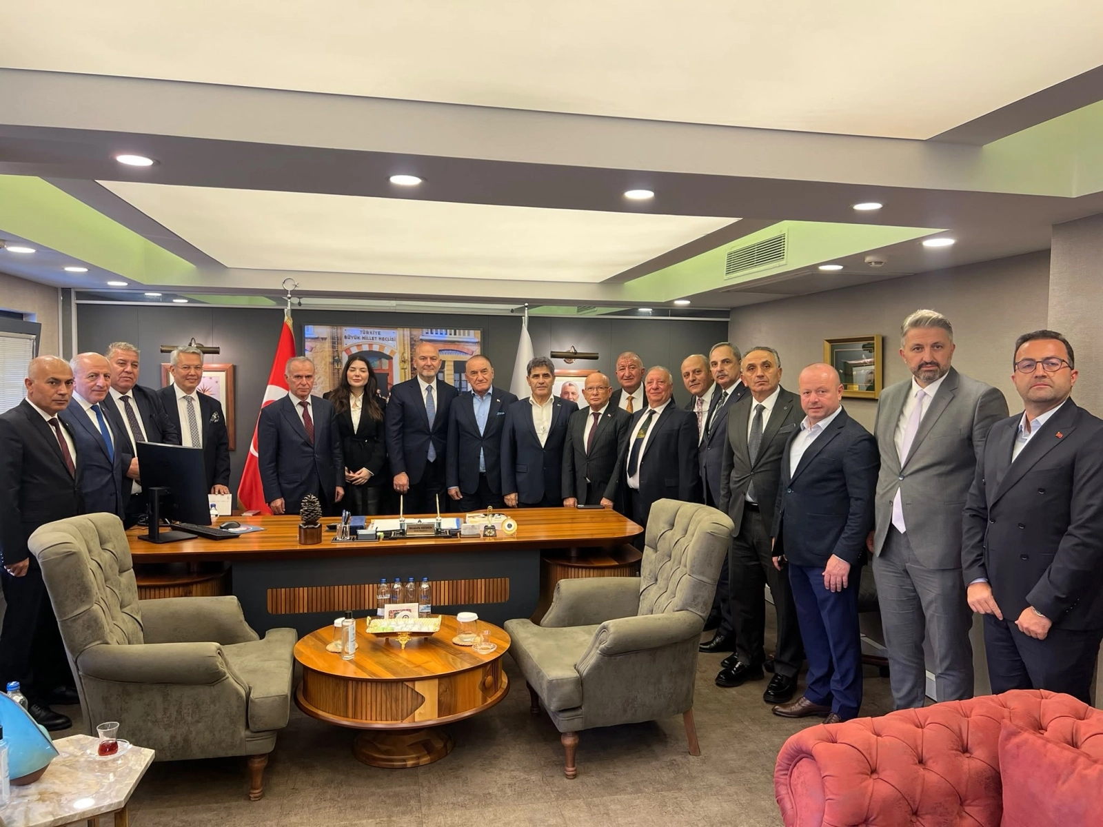 Süleyman Soylu’dan İSTESOB Başkanı Mustafa Keskin’e Hayırlı Olsun Ziyareti