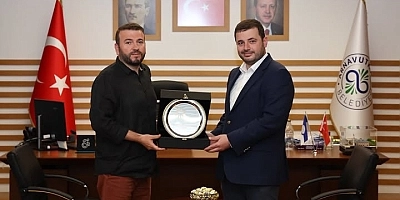 Arnavutköy Belediyesi’ne Uluslararası Gurur: 2026 Altın Küre Ödülü Başkan Mustafa Candaroğlu’na Takdim Edildi