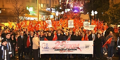 Bayrampaşa’da Cumhuriyet Bayramı coşkusu sokaklara taştı! Ekin Uzunlar rüzgârı esti