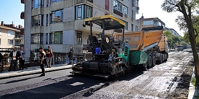 BEŞİKTAŞ’TA ULAŞIM KONFORU İÇİN ASFALT SEFERBERLİĞİ