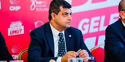 Deniz Demir’den Özgür Özel’e Özgür Özel’e Sert Eleştiri: “İzmir Halkından Özür Dile”