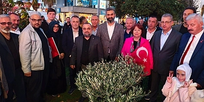Gaziosmanpaşa’da Gazze ve Doğu Türkistan İçin Kıyama Kalktılar: Barışın Simgesi Zeytin Ağacı Toprakla Buluştu