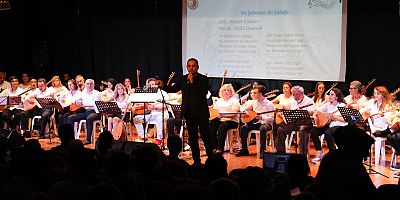 Kartal Belediyesi Bağlama Kursu Öğrencilerinden Eşsiz Konser