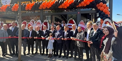 Menemenci Cumali Çakır’dan Binlerce davetlinin katıldığı açılış töreni, yoğun ilgi ve büyük bir coşkuyla gerçekleşti.