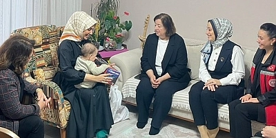 Sultangazi’de Ev Ziyaretleri: Tuba Dursun ve Hatice Kaşıkçı Vatandaşlarla Buluştu